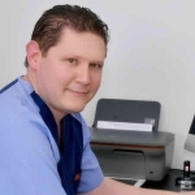 الدكتور الاخوة محمد طبيب أسنان