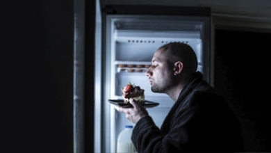 الأطعمة التي تحرمك من النوم